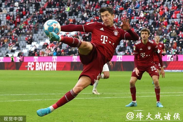 德甲-莱万2球再破纪录穆勒2传 拜仁4-0大胜多特 德甲-莱万2球再破纪录穆勒2传 拜仁4-0大胜多特