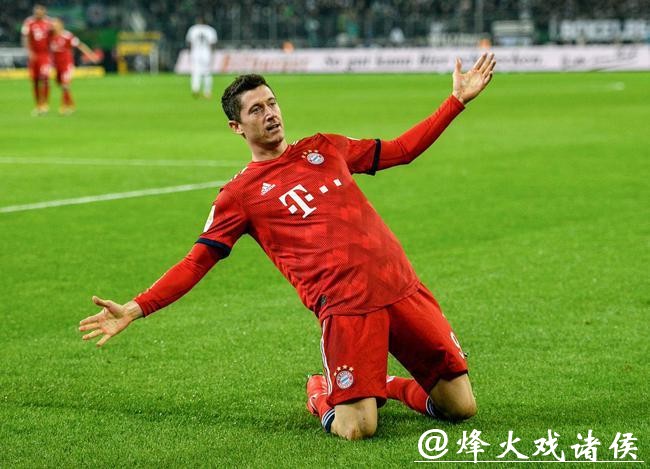 德甲-莱万2球再破纪录穆勒2传 拜仁4-0大胜多特 德甲-莱万2球再破纪录穆勒2传 拜仁4-0大胜多特