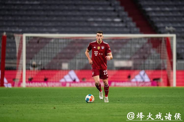 德甲-莱万2球再破纪录穆勒2传 拜仁4-0大胜多特 德甲-莱万2球再破纪录穆勒2传 拜仁4-0大胜多特