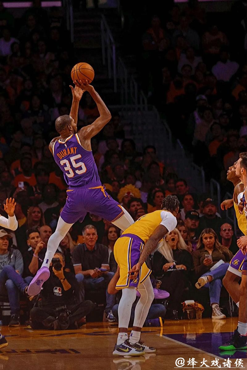 杜兰特30分詹姆斯14中3 湖人不敌太阳止三连胜